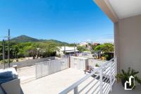 Casa com piscina e área de lazer com 08 dormitórios - B&B Canto Grande