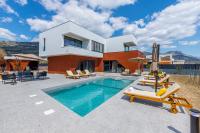Villa SEVEN HEARTS with heated pool and basketball court near Split - Chambres d'hôtes Kutleše