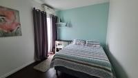 Kamer met Queensize Bed en Gedeelde Badkamer