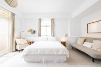 Deluxe Double Room with Bath and City View