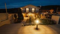Spacious villa for 10 with a big private pool - Ferienwohnung