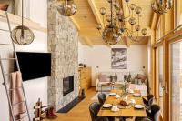 Penthouse Suite met Uitzicht op de Bergen en Open Haard