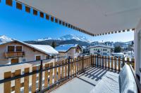 Apartment with Mountain View