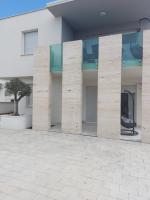 Appartamento con 2 Camere da Letto e Vista Mare 