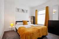 B&B Stoke-on-Trent - Staywhenever LS- 4 Bedroom House, King Size Beds, Sleeps 9 - Bed and Breakfast Stoke-on-Trent