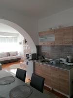 Viola Apartmanház - B&B