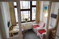 Studio-Ferienwohnung – Bett mit Treppe