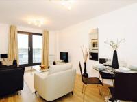New Central Woking 1 and 2 Bedroom Apartments with Free Gym, close to Train Station - Chambres d'hôtes Woking