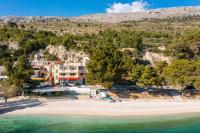 J.B. Beachfront Suites - B&B