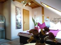 Doppel-/Zweibettzimmer mit Dusche