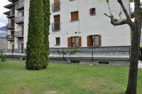 Apartamentos Los Pirineos - Atencion personal - B&B Biescas