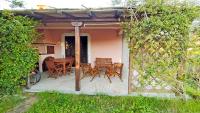 Appartamento Trilocale Le Canne 4 posti letto con giardino e posto auto privato - Chambres d’hôtes San Teodoro