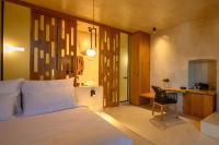 Aether Suite met Verwarmde Bubbelbad Buiten en Uitzicht op Caldera