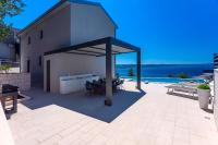 Villa Belvedere with heated pool, billiards, Media room, sea views,10 pax - B&B Omiš