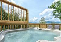 Walnut Ridge Cabin. Sleeps 7-11! Hot tub, pool table, minutes to downtown Gatlinburg! - B&B