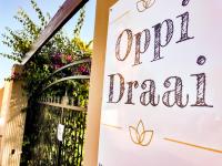 B&B Oudtshoorn - Oppi Draai Guesthouse - Bed and Breakfast Oudtshoorn