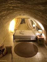 Kamares Cave House 3 - Bed and Breakfast Geroliménas