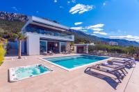 Luxurius Villa Aria with heated 45sqm pool, jacuzzi and seaview - B&B Kutleše