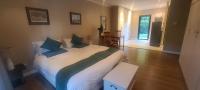 Guinea Vine - B&B