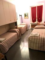 Basic Driepersoonskamer met Gedeelde Badkamer