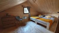 ZACISZE ,,Jastrząb'' domek na Kaszubach z balią z jacuzzi - B&B