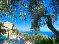 Paleopetres Marnie - Private Pool - Sea Views - Nissaki - North East Coast - - Chambres d'hôtes Nisáki