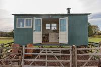 Romney Marsh Huts by Bloom Stays - Bed and Breakfast