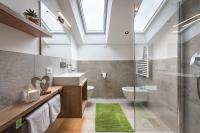 Apartment with Mountain View