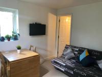 B&B Hayes - Small Modern Comfortable 2 Bedroom Apartment cmyr - Bed and Breakfast Hayes