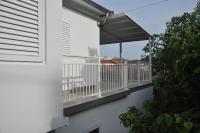 Zimmer mit Kingsize-Bett und Balkon