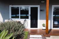 The Wheelhouse - 2BR Waterfront Apt in town - B&B Lakes Entrance