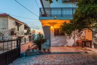 On the Beach - Akroyali Family Lodging - B&B