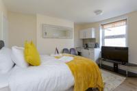 St Mary's - Modern Central Huge Studio Apartments - B&B