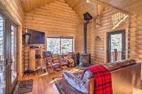Fairplay Cabin w/ Mountain Views ~ 25 Mi to Breck! - Chambres d'hôtes Fairplay