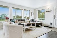 Little Blue Beach House - Bed and Breakfast
