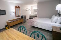 Deluxe Queen Suite