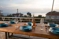 Holiday Alchemy- Apt just 100m to sea - B&B