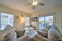 B&B Carolina Beach - Carolina Beach Condo with Deck Steps to Shore! - Bed and Breakfast Carolina Beach