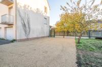 Apartment with Garden View