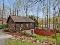 Soco Serene Cabin in the Heart of Maggie Valley - Chambres d'hôtes Maggie Valley