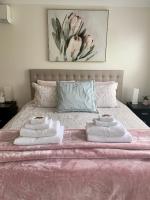 B&B Bowral - Large relaxing light filled room in Bowral - Bed and Breakfast Bowral