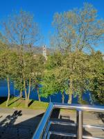 Camera Tripla con Balcone e Vista Fiume