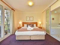 B&B Pokolbin - Villa 1br Pinot Villa located within Cypress Lakes Resort - Bed and Breakfast Pokolbin