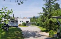 Velden - Spacious Appartment in a Villa right in the center with private parking - B&B Velden am Wörthersee