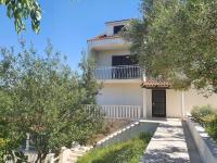 Seafront House Nusha - B&B