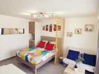 B&B Melun - Suite Athéna - Melun gare RER - Studio avec Balcon et parking - Bed and Breakfast Melun