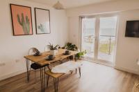 Ocean 1- Sea View apartment, Fistral Beach Newquay - Bed and Breakfast Newquay