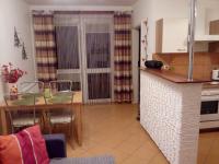 Apartament TOSIA mieści się w pobliżu Plaży Zachodniej 450 m. Do dyspozycji jest też mały ogródek z miejscem na wypicie porannej kawy. Na osiedlu sąsiadującym ze sklepem Netto oraz Żabką, znajduje się plac zabaw dla dzieci oraz boisko do gry w piłkę. - Chambres d'hôtes Kołobrzeg