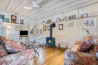 Anna's Cottage - Bed and Breakfast Saugatuck