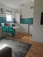 Stylish studio bungalow, close to Cardiff Centre - Ferienwohnung